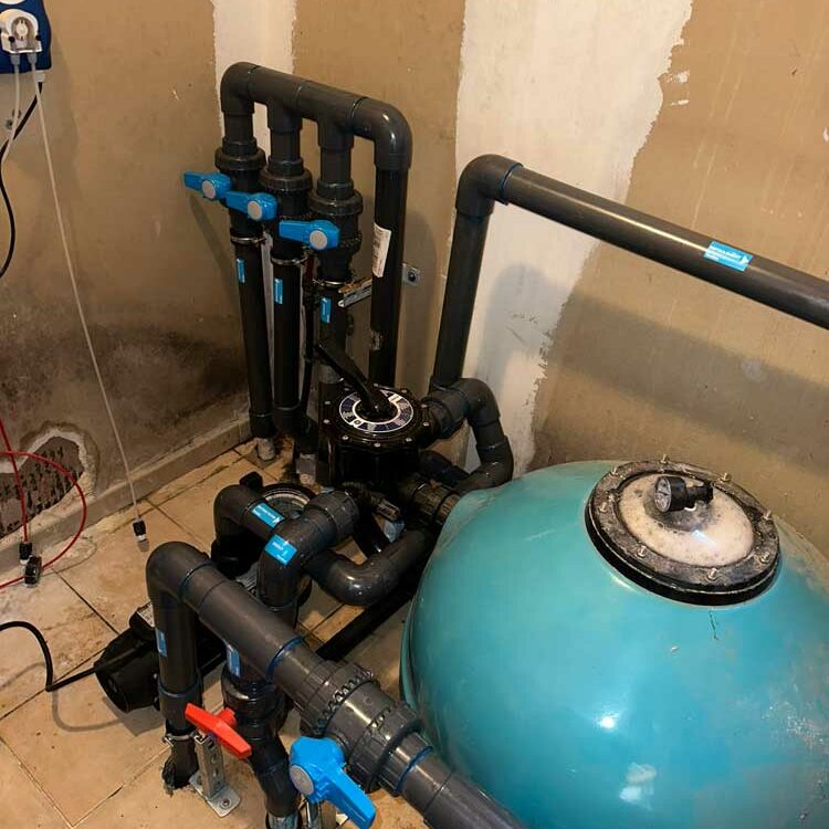 N’GUYEN Jérémy – filtration local technique de piscine en Provence - filtration Pool in Provence