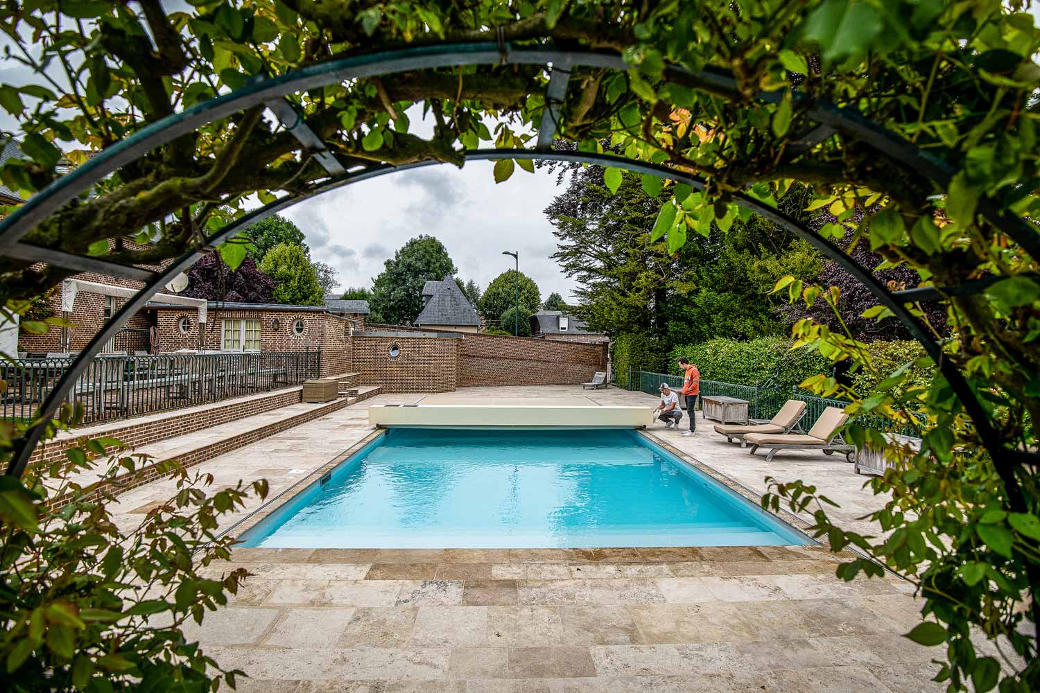 Modèle CASTLE N’Guyen Jérémy couvertures de piscine Coverseal Vaucluse, Luberon, Drôme, 13 - 4 season pool cover