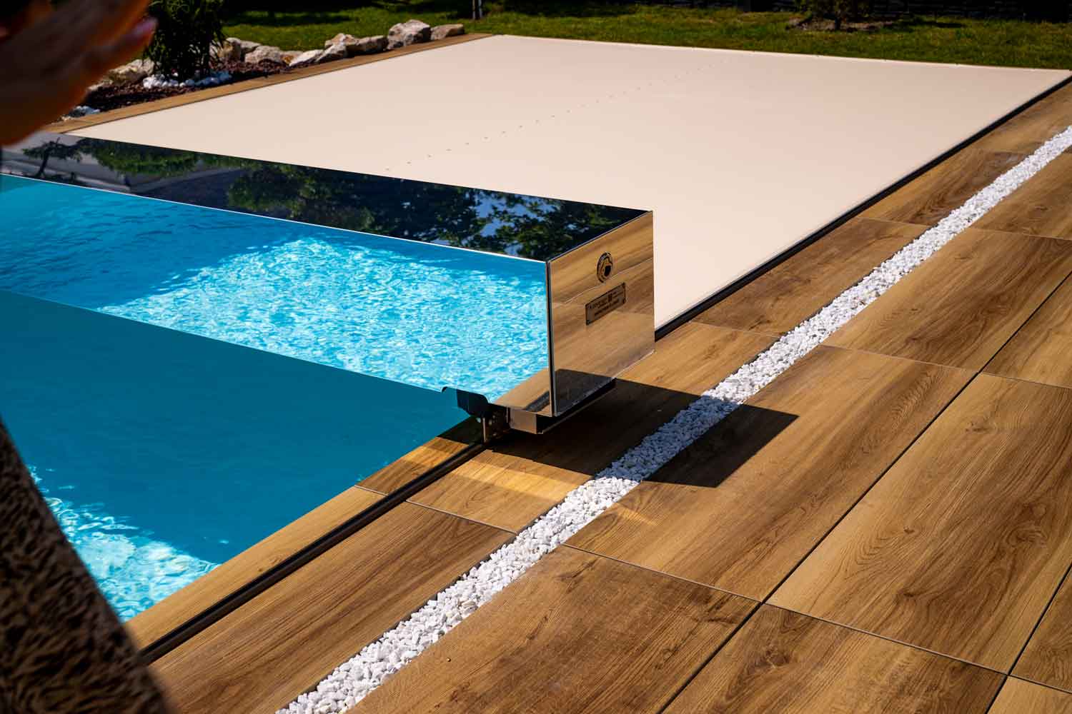 Modèle LEMON N’Guyen Jérémy couvertures de piscine Coverseal Vaucluse, Luberon, Drôme, 13 - 4 season pool cover