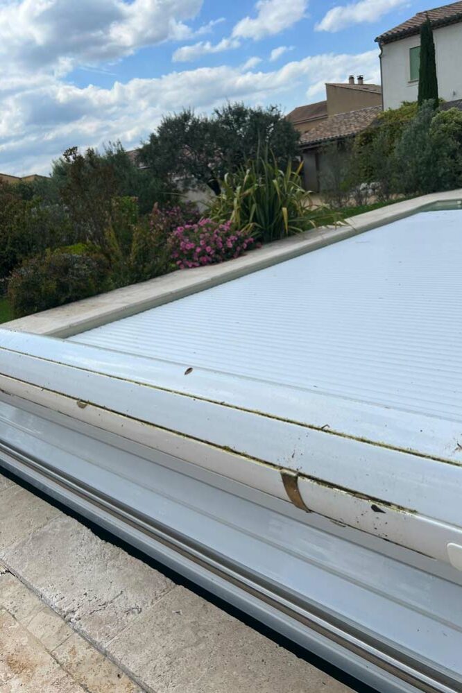 N’GUYEN Jérémy – nettoyage volet de piscine en Provence - Pool cover cleaning in Provence