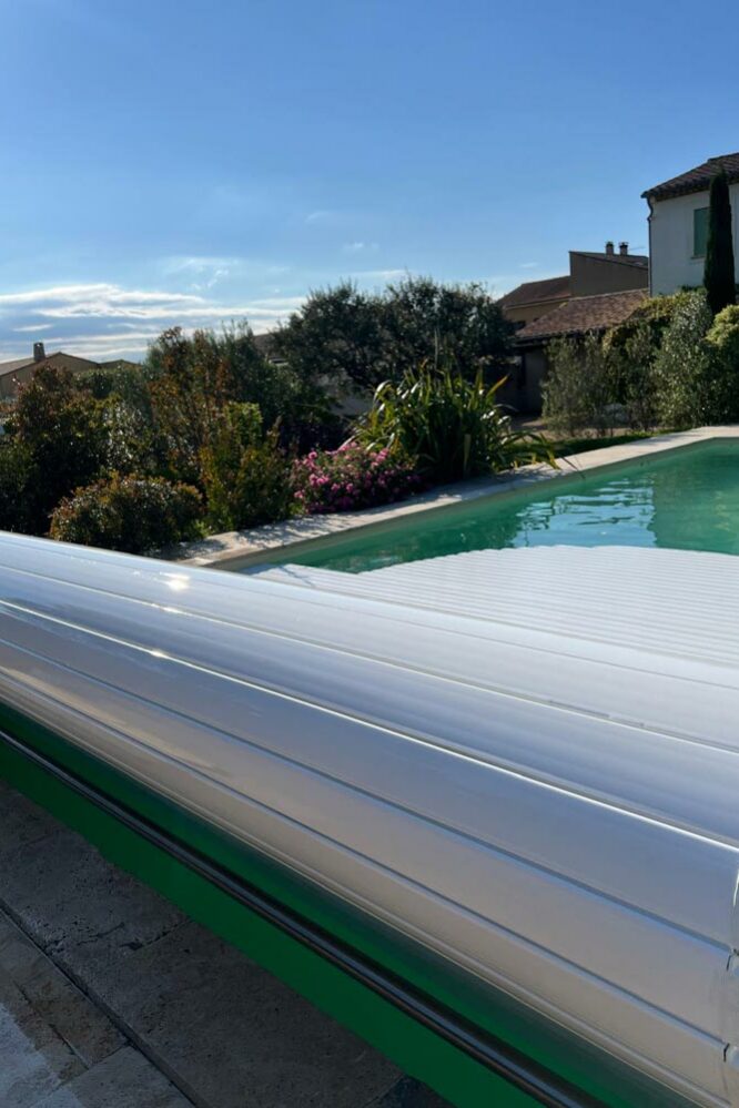 N’GUYEN Jérémy – nettoyage volet de piscine en Provence - Pool cover cleaning in Provence