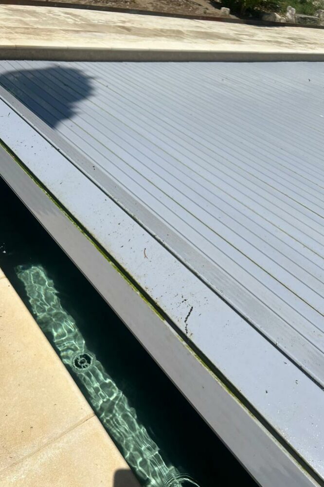 N’GUYEN Jérémy – nettoyage volet de piscine en Provence - Pool cover cleaning in Provence