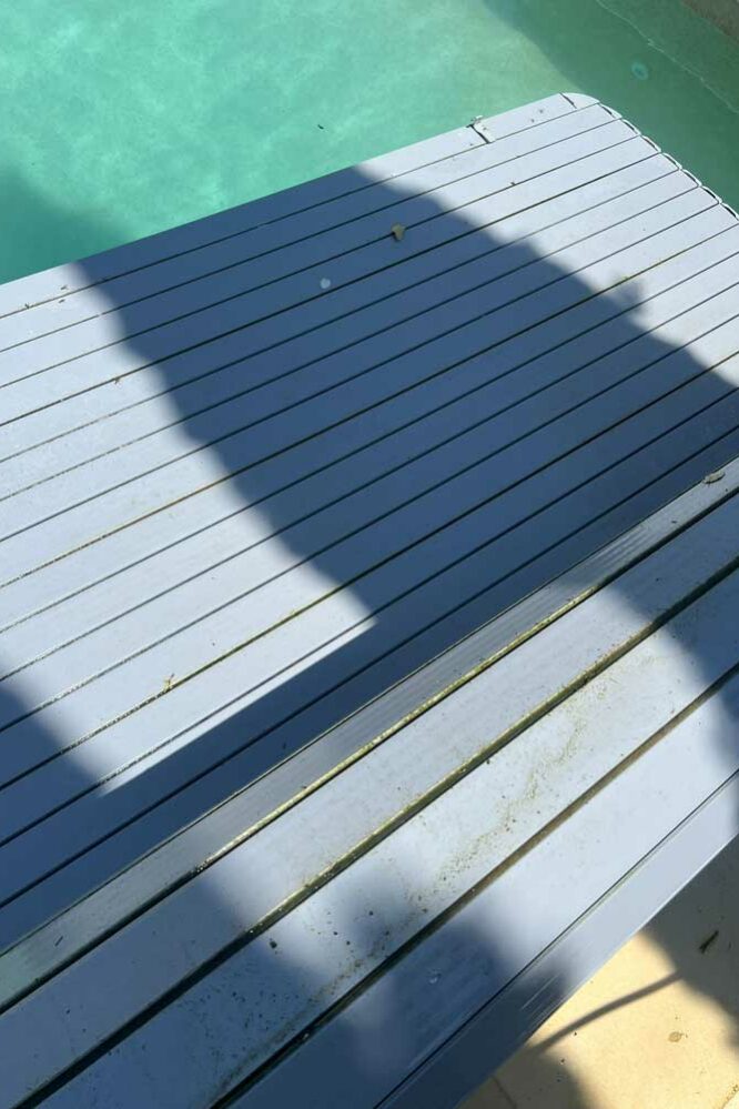N’GUYEN Jérémy – nettoyage volet de piscine en Provence - Pool cover cleaning in Provence