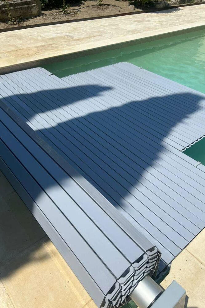 N’GUYEN Jérémy – nettoyage volet de piscine en Provence - Pool cover cleaning in Provence